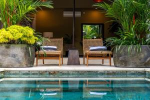 Villa Eleni- dining, beach, shopping - 5 mins walk or drive