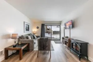 Inviting King Deluxe 1 BR Condo W/Lake view #141 at Donner Lake Village - Donner Pines Tract