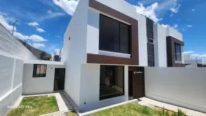 Casa en la Mitad del Mundo 3 habitaciones, a 5 minutos de Unasur, agua caliente - Guaillabamba