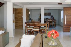 Casa pé na areia com piscina na Barra de São Miguel