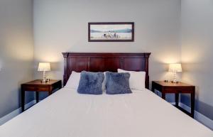 Sail Lofts 205 condo