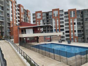 Apartaestudio Vacacional en Girardot, piscinas, Jacuzis, parqueadero para moto