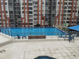 Apartaestudio Vacacional en Girardot, piscinas, Jacuzis, parqueadero para moto