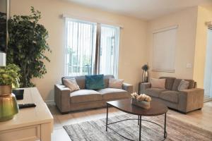 Spacious retreat w pool close to Disney 340