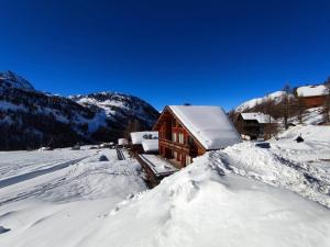 Chalet confortable au pied des pistes avec terrasse et parking - FR-1-292-222