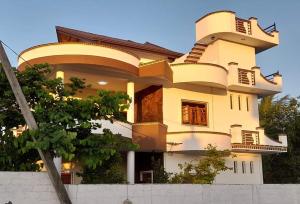 Thangamani Guest