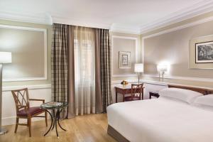 Superior, Larger Guest room, 1 King Trundle Bed room in Rome Marriott Grand Hotel Flora