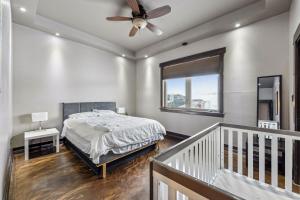 Luxurious Modern 11-Bed Home Private 136 Acres