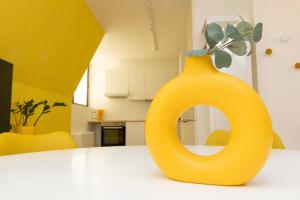 Sunny retreat near metro, 12 min to Duomo