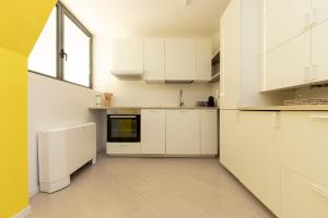 Sunny retreat near metro, 12 min to Duomo