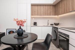 Sky-High Comfort at The Rubik