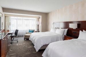 Queen Room with Two Queen Beds - Concierge Level/Top Floor room in Rochester Marriott Mayo Clinic Area