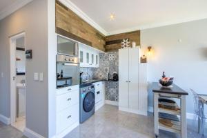 Apartment18Lifestyle Gordons Bay Beachfront