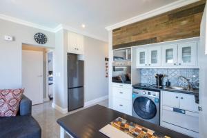 Apartment18Lifestyle Gordons Bay Beachfront
