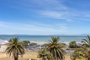 Apartment18Lifestyle Gordons Bay Beachfront