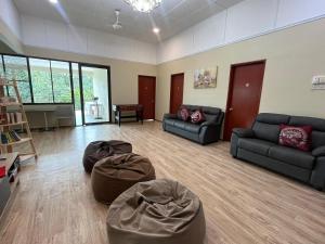 Mountain Lodge, Radiant Janda Baik