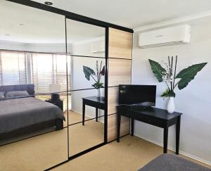 Guest Suite, 800m to Beach