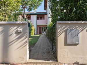 Cosy Apartment in Lido delle Nazioni with Pool