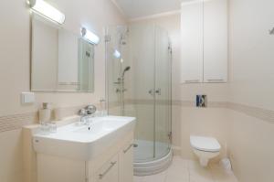 One-Bedroom Apartment with Balcony and Sea View (4 Adults)  room in Dom & House - Apartamenty Sea Towers