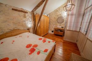 Maisons de vacances Magnifique longere en pierre du Lot Piscine Privee : photos des chambres