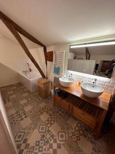 Maisons de vacances Magnifique longere en pierre du Lot Piscine Privee : photos des chambres