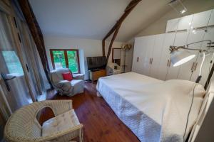 Maisons de vacances Magnifique longere en pierre du Lot Piscine Privee : photos des chambres