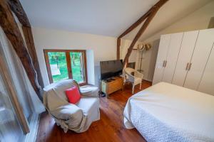 Maisons de vacances Magnifique longere en pierre du Lot Piscine Privee : photos des chambres