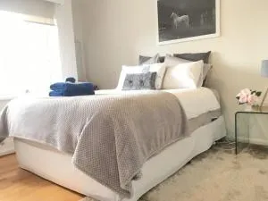 Little Vella - Ascot Vale