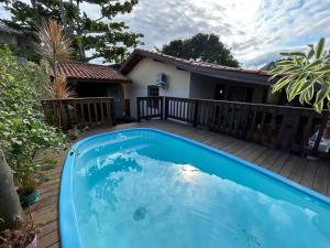 Casa privativa com piscina na Praia da Ferrugem duas quadras mar REF 100
