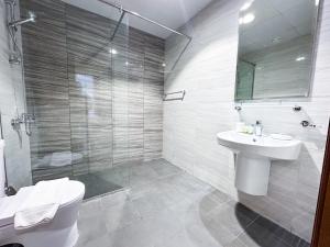 Elegant 1BR in Dunya Tower, Downtown Dubai 12AB10