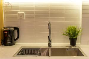 Armin Homes 2 BR with bathtub Swan Lake Onsen Ecopark