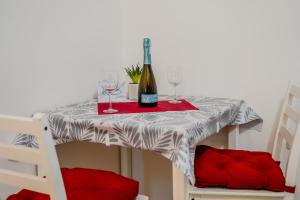 Red Vibe Apartments Central