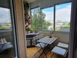 Médipôle T2 avec un garage gratuit sur place, 16min à centre ville Lyon en métro A - 沃昂夫兰