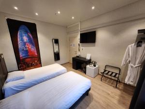 Twin Room with Private External Bathroom room in GSB Flats & Rooms - Albert