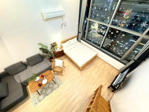 Spacious and Relaxing Duplex Hongik Stn 1min