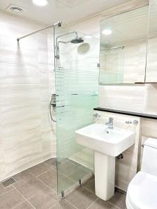 Spacious and Relaxing Duplex Hongik Stn 1min