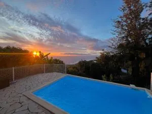 Grande maison avec piscine et vue sur océan - Trois Bassins