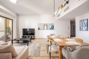 Stylish beachside apartment 3 beds in JBR