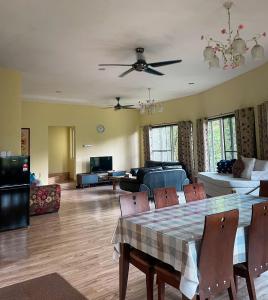 Orchard Villa, Radiant Janda Baik