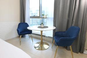 Studio in Dubai Marina near Beach and Metro with fast wifi and Car Parking Z507