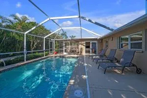 Comfy Home with Heated Pool Near Siesta Key Beach home - Vamo