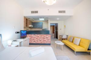 RH- Studio Retreat, Walk away to Burj Khalifa and Dubai Mall