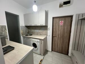 Bright & Beautiful Studio in Prime Location Walk to Everything