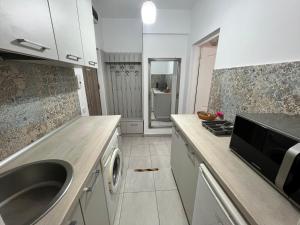 Bright & Beautiful Studio in Prime Location Walk to Everything