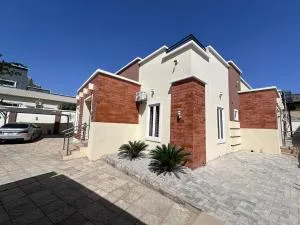 Urban Oasis Studio - Dogo