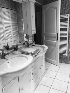 Villas Villa Provencale climatisee pres Aix en Provence Piscine securisee alarme : photos des chambres