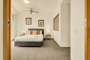 Waves 203 on Currumbin