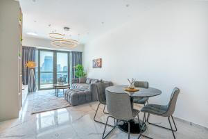 RH -Luxury 1BR, Large Balcony & High-End Interiors, Downtown