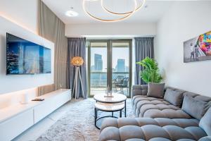 RH -Luxury 1BR, Large Balcony & High-End Interiors, Downtown