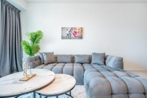 RH -Luxury 1BR, Large Balcony & High-End Interiors, Downtown